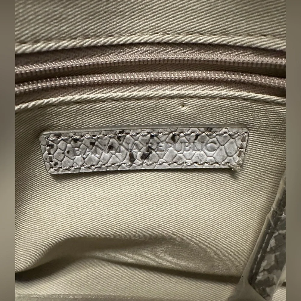 Banana Republic‎ clutch purse